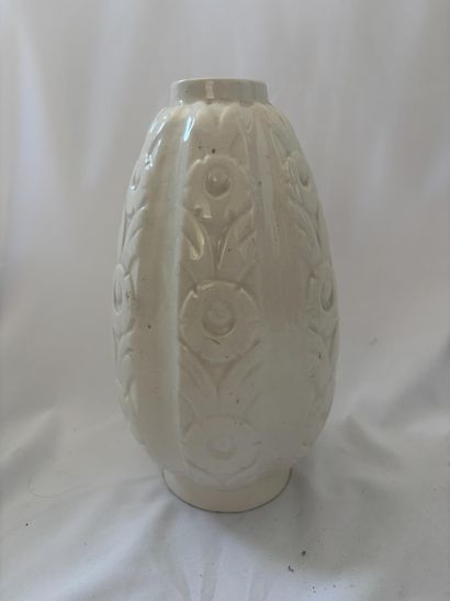 BOCH Frères in La Louvière.
White ceramic...