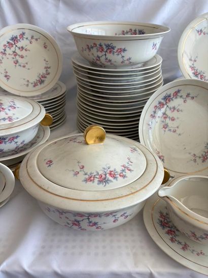 RAYNAUD in Limoges. 
Part of a hard porcelain...