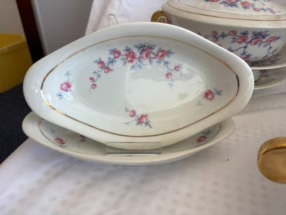 RAYNAUD in Limoges. 
Part of a hard porcelain...