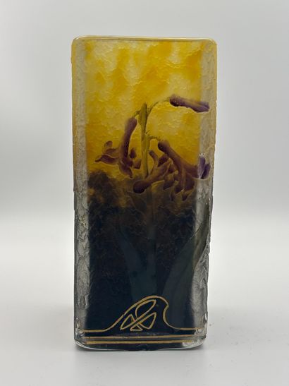 DAUM NANCY. 
Quadrangular marmorated glass...