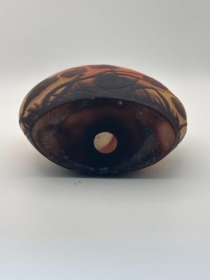 DAUM NANCY. 
Spiral-shaped vase in marmorated...