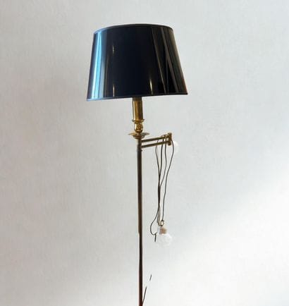 Reading lamp in brass.
Height: 157 cm
(lampshade...