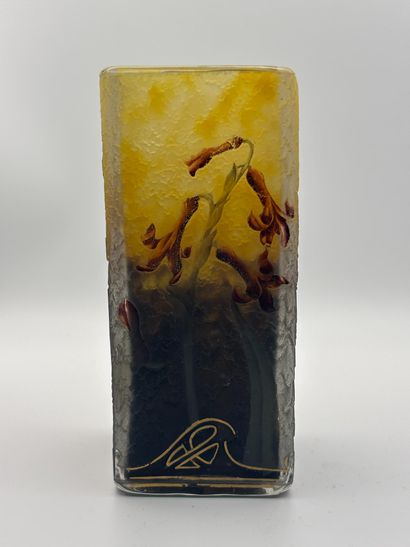 DAUM NANCY. 
Quadrangular marmorated glass...