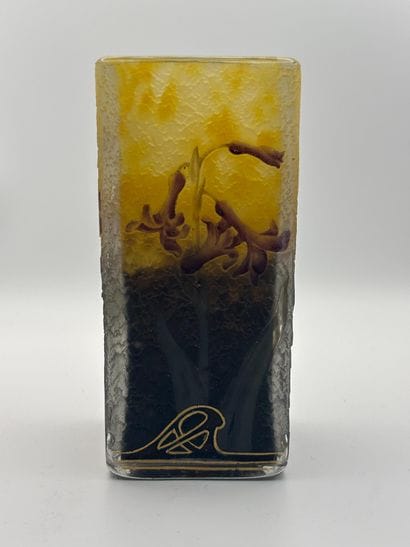 DAUM NANCY. 
Quadrangular marmorated glass...