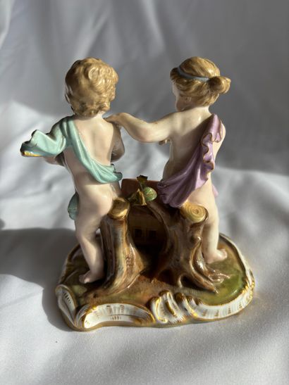 MEISSEN. 
Group depicting two young children,...