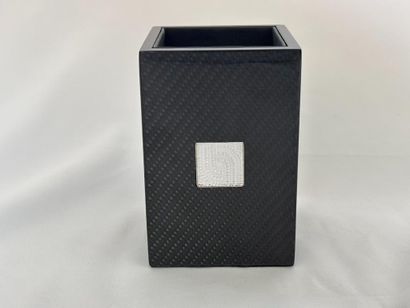 LALIQUE. 
Square-section pencil pot in lacquered...