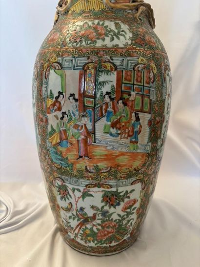 CHINA.
Large porcelain vase with Canton polychrome...