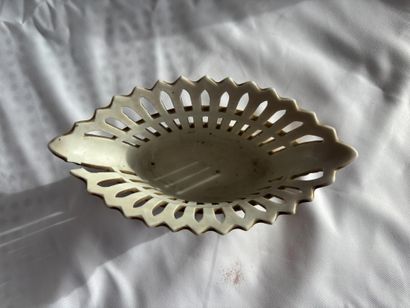 Openwork basket in white and gold Paris porcelain...