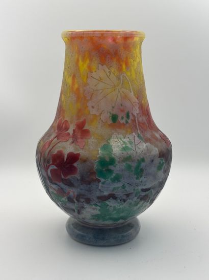 DAUM NANCY. 
Yellow-bottomed marmorated glass...