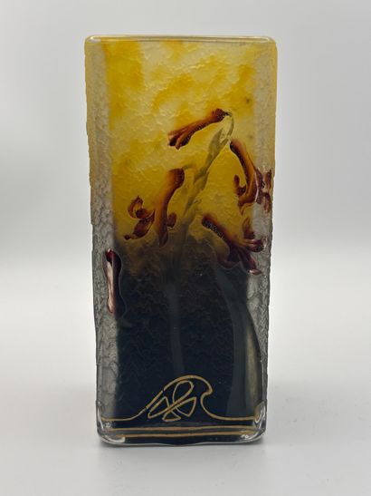 DAUM NANCY. 
Quadrangular marmorated glass...