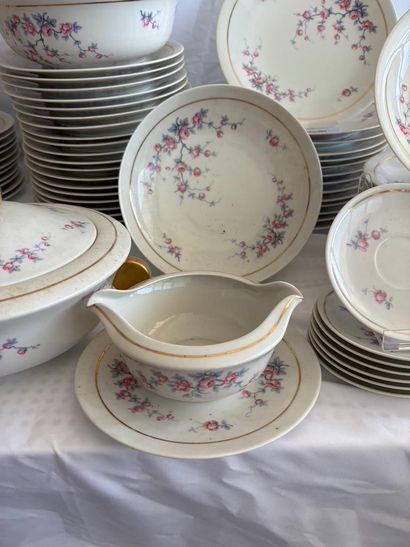 RAYNAUD in Limoges. 
Part of a hard porcelain...