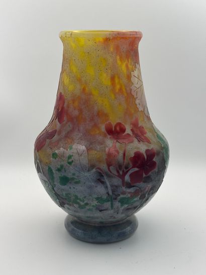 DAUM NANCY. 
Yellow-bottomed marmorated glass...