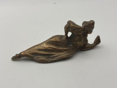 CURIOSA.
Erotic-themed bronze depicting a...
