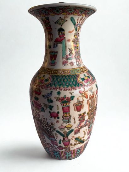 CHINA. 
Porcelain vase with polychrome enameled...