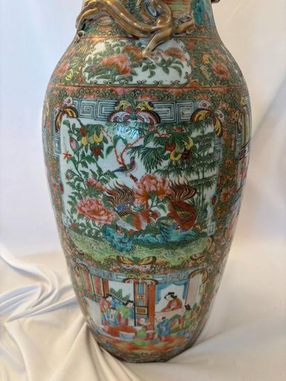 CHINA.
Large porcelain vase with Canton polychrome...