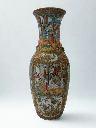 CHINA.
Large porcelain vase with Canton polychrome...