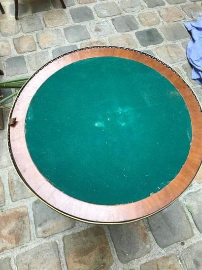 TABLE BOUILLOTTE en acajou et placage d'acajou...