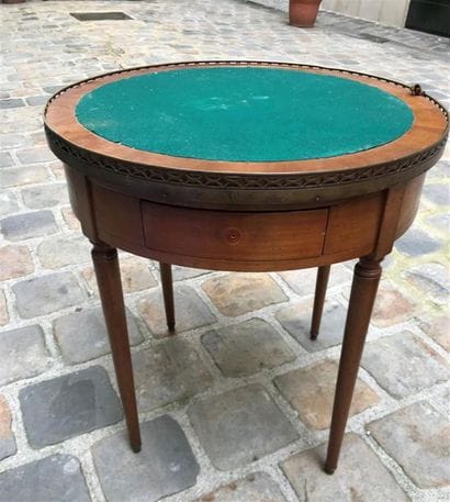 TABLE BOUILLOTTE en acajou et placage d'acajou...