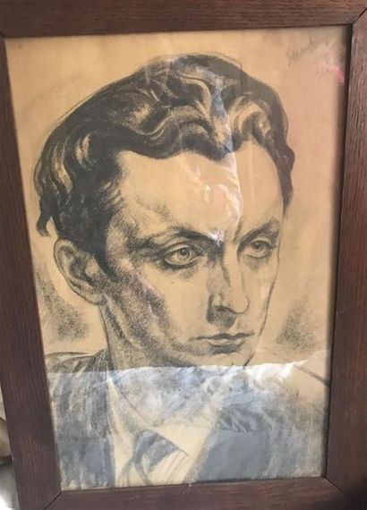 ECOLE MODERNE
Portrait d'homme 
Fusain sur...