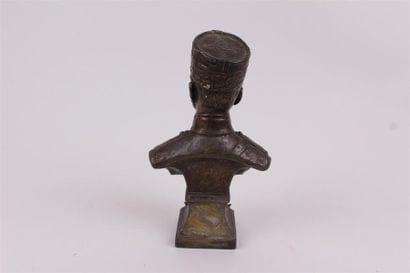 Un buste en fonte 
H. 16 cm 