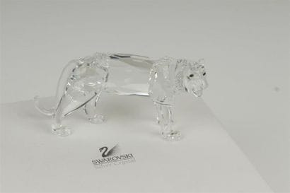 SWAROVSKI - Lionne en cristal. 
Long. 13...