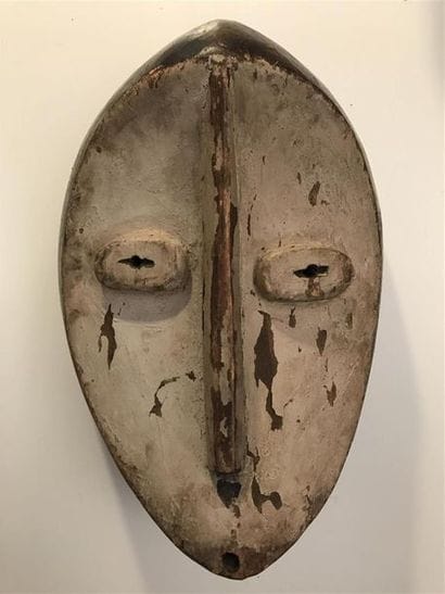 MASQUE de style Léda Congo en bois et pigment....