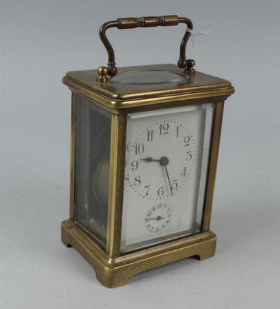 PENDULETTE d'officier avec sa clé en laiton...