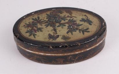 BOITE OVALE en tôle laqué. 5 x 18 x 12 cm....