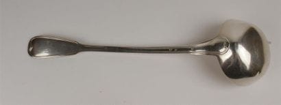 LOUCHE en argent, modèle à filet, la spatule...