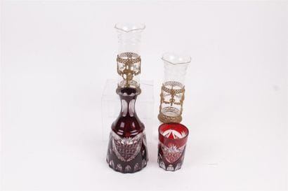 LOT comprenant : paire de vases, les montures...