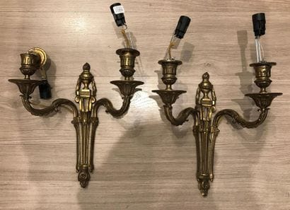 PAIRE D'APPLIQUES en bronze doré à deux bras...