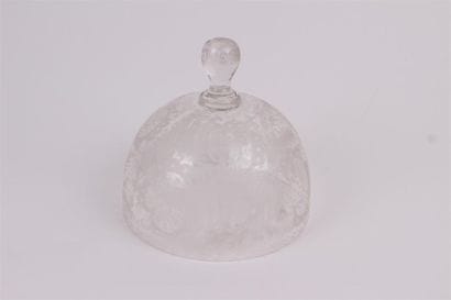 CLOCHE en cristal de Bohême à décor gravé...