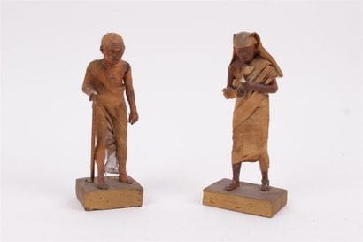 Deux statuettes en terre cuite et textile...