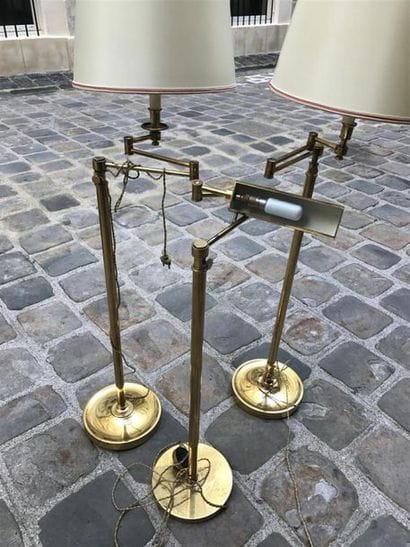 TROIS LISEUSES en laiton 
Travail moderne...