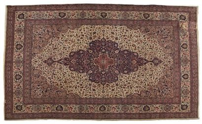 SPARTA, Turquie 
Important et ancien tapis...