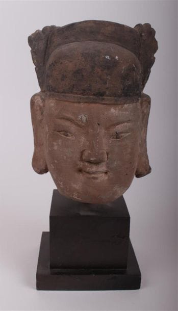 CHINE
Tête d'homme en pierre polychrome,...
