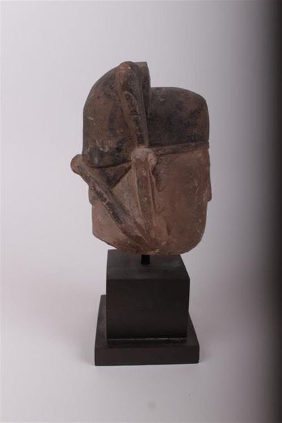CHINE
Tête d'homme en pierre polychrome,...
