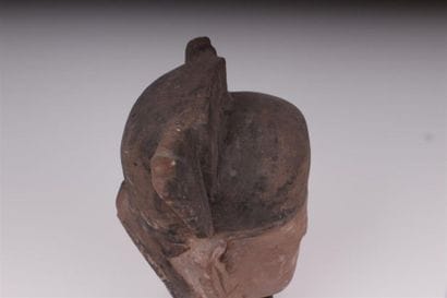 CHINE
Tête d'homme en pierre polychrome,...