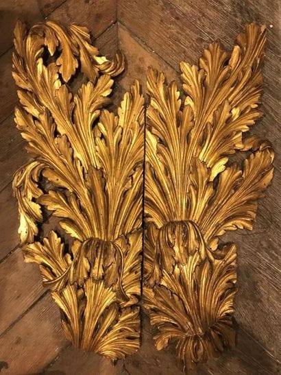 DEUX PARTIES d'ornements décoratifs en bois...