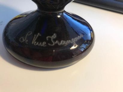 LE VERRE FRANCAIS 
Vase en verre multicouche...