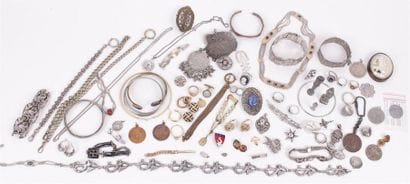 IMPORTANT LOT de bijoux fantaisie et argent....