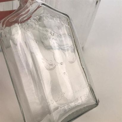 GUERLAIN 
Ensemble de cinq flacons en verre...