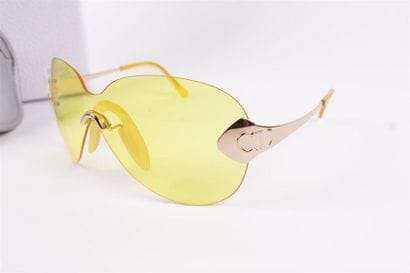 DIOR 
Paire de lunettes à monture en métal...