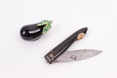 ENSEMBLE comprenant : couteau et salière...