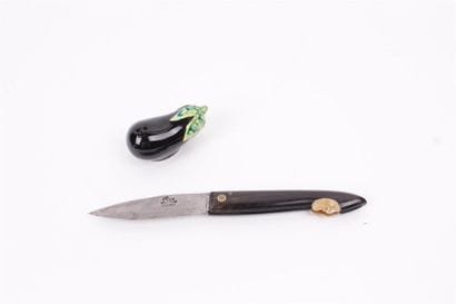 ENSEMBLE comprenant : couteau et salière...