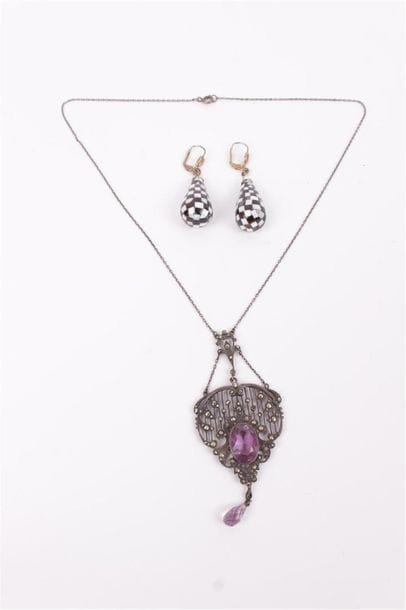 ENSEMBLE comprenant : COLLIER en argent orné...