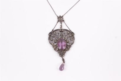 ENSEMBLE comprenant : COLLIER en argent orné...