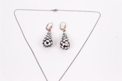 ENSEMBLE comprenant : COLLIER en argent orné...
