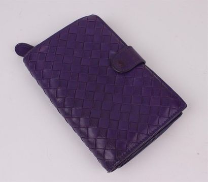 BOTTEGA VENETA 
Porte feuille en cuir tressé...