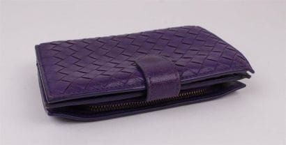 BOTTEGA VENETA 
Porte feuille en cuir tressé...